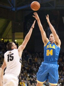 Redshirt junior forward Travis Wear and the rest of the men’s basketball team, who currently lead the Pac-12 in scoring, are hoping to take advantage of Oregon State’s defensive weakness.