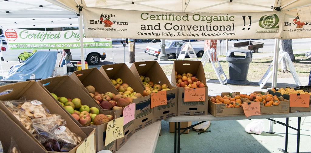 The Silver Lake Farmers Market features assorted selections of foods from local vendors, including produce, bread and coffee. Beyond food, the market has clothing retailers selling used goods. (Maryrose Kulick/Daily Bruin)