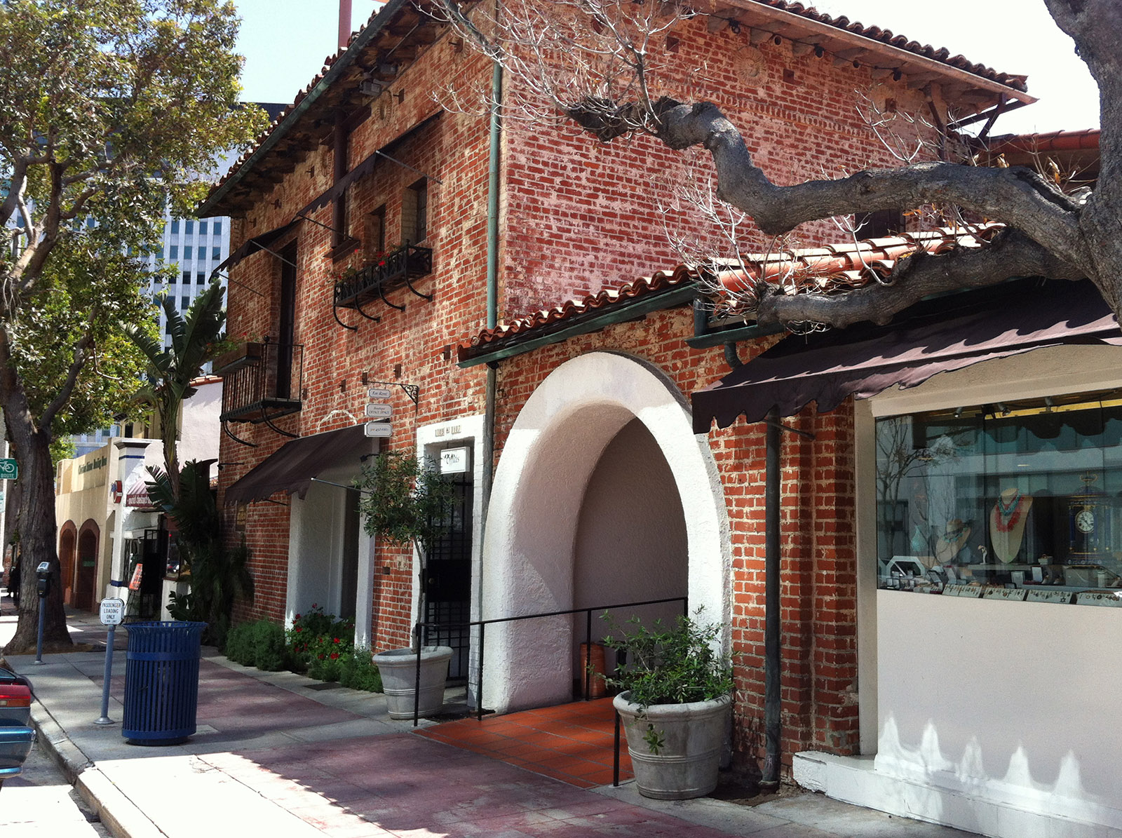 Tender Greens restored the facade of a building on Kinross and Gayley to more closely resemble the original architecture, removing stucco and replacing tiles and windows with replicas. (Daily Bruin file photo)