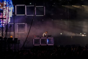 Flume headlined the first day of Air +Style, playing well-known songs from his recent album "Skin," including "Never Be Like You" and "Say It."  Flume also brought out Pusha T, Vince Staples and Vic Mensa to perform with him. (Nick Kardan/Daily Bruin)