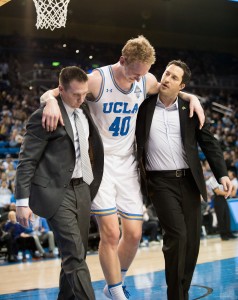 Senior center Thomas Welsh exited the game with a left knee sprain midway through the first half, but returned early in the second half after being evaluated. (Hannah Burnett/Assistant Photo editor)